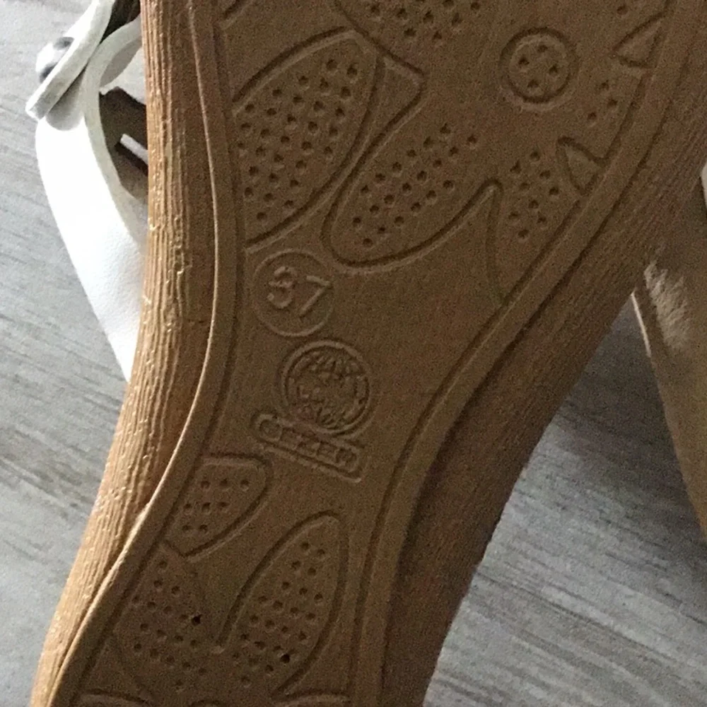 Gezer Women’s white sandals - Picture 3 of 4